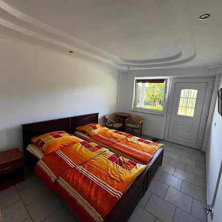 ゲストハウス Pomerania U Oliwii レバル